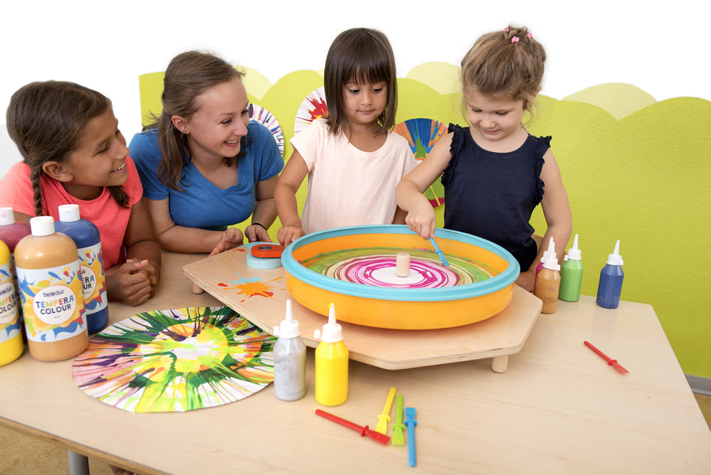 Nauka kolorów w przedszkolu -  doskonały pomysł do angażujących zabaw w grupie