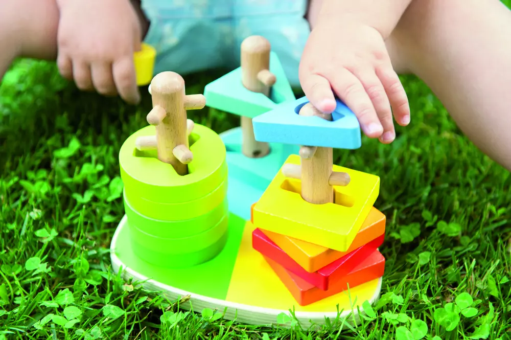 Zabawka pomoże w kształtowaniu zdolności manualnych dziecka.
