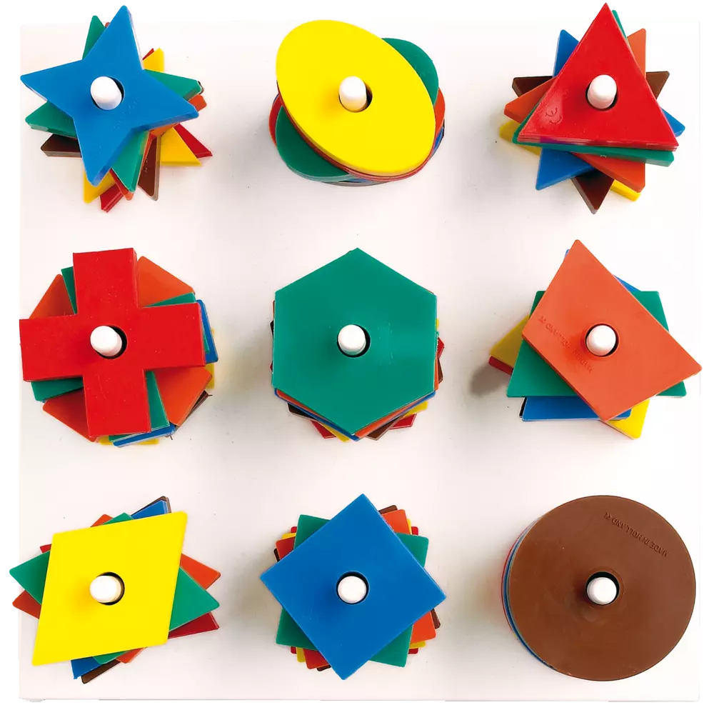 Dzięki różnorodności kształtów i kolorów dzieci mają możliwość eksperymentowania i grupowania kształtów według określonych cech.